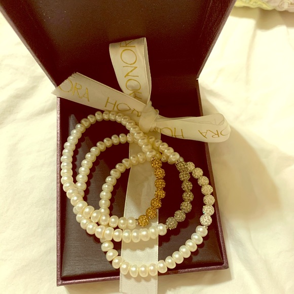 Bracelets - Picture 1 of 2